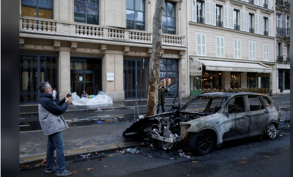 Macron Hükümet'e göstericilerle görüşme talimatı verdi